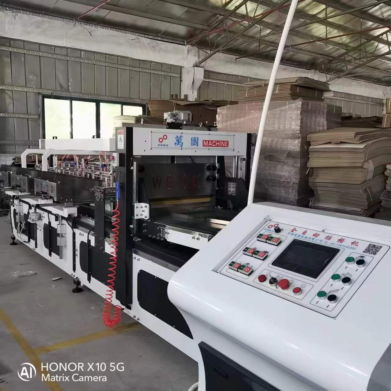 全自动插格机,适用于酒盒隔挡,换妆品隔挡,礼盒格挡!