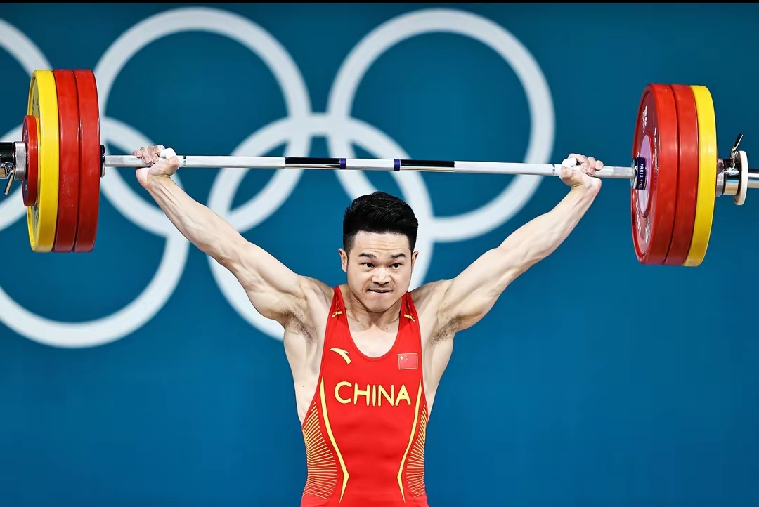 赛后,石智勇表示对不起中国举重队,并