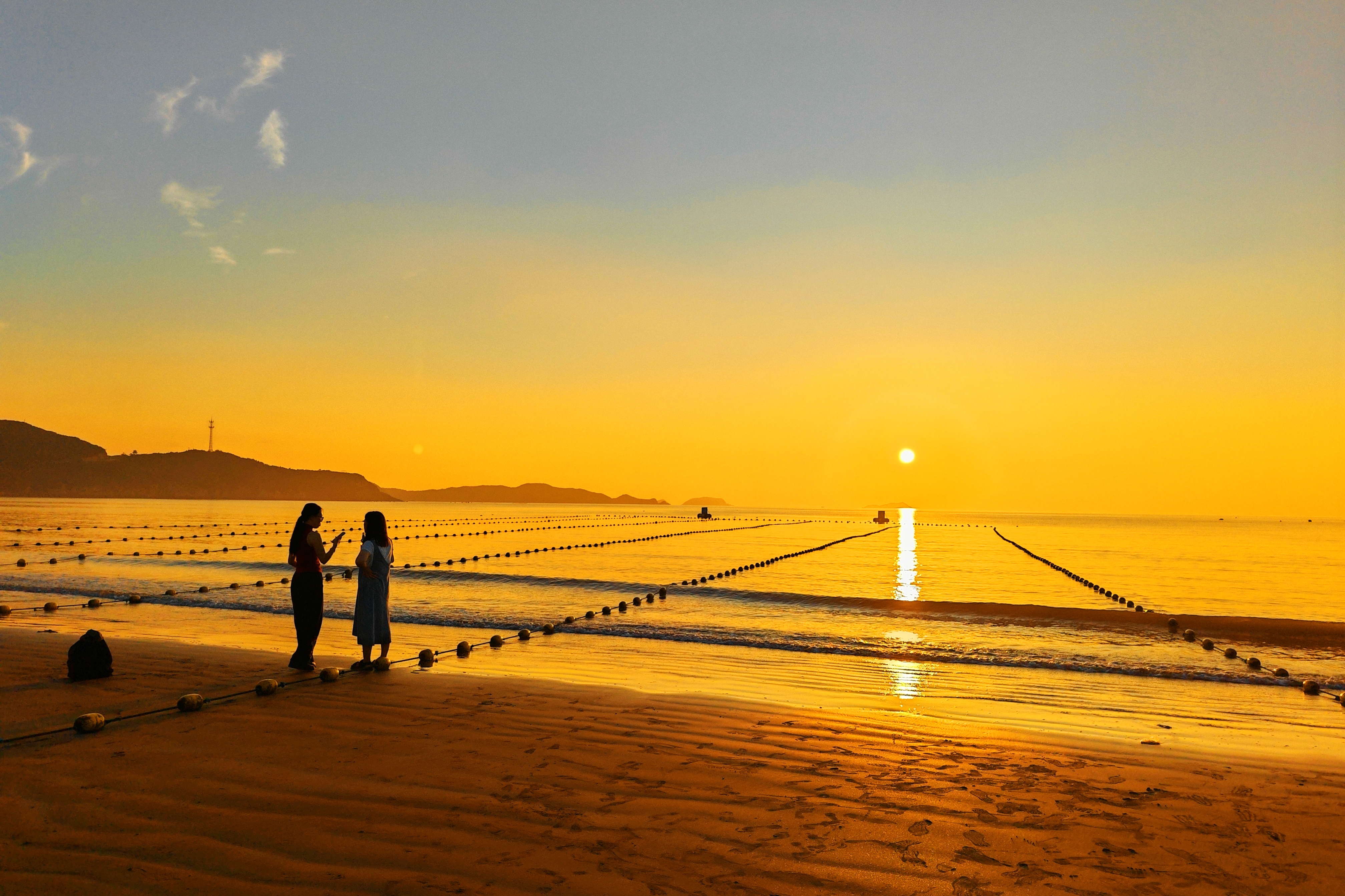 早去了中国渔村的皇城沙滩看日出,四点过就起来了,就住在附近的民宿