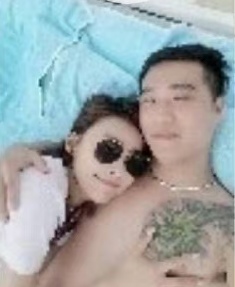 曝王丽坤老公与贾青亲密合照