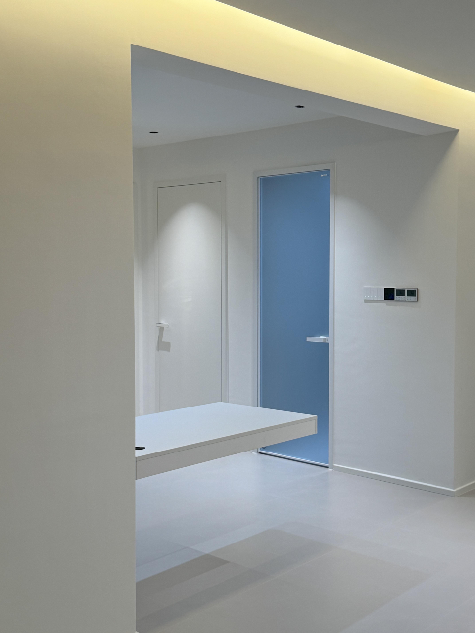 没钱做隐形门!所以 就退一步做!窄边门! 感觉效果也还可以!