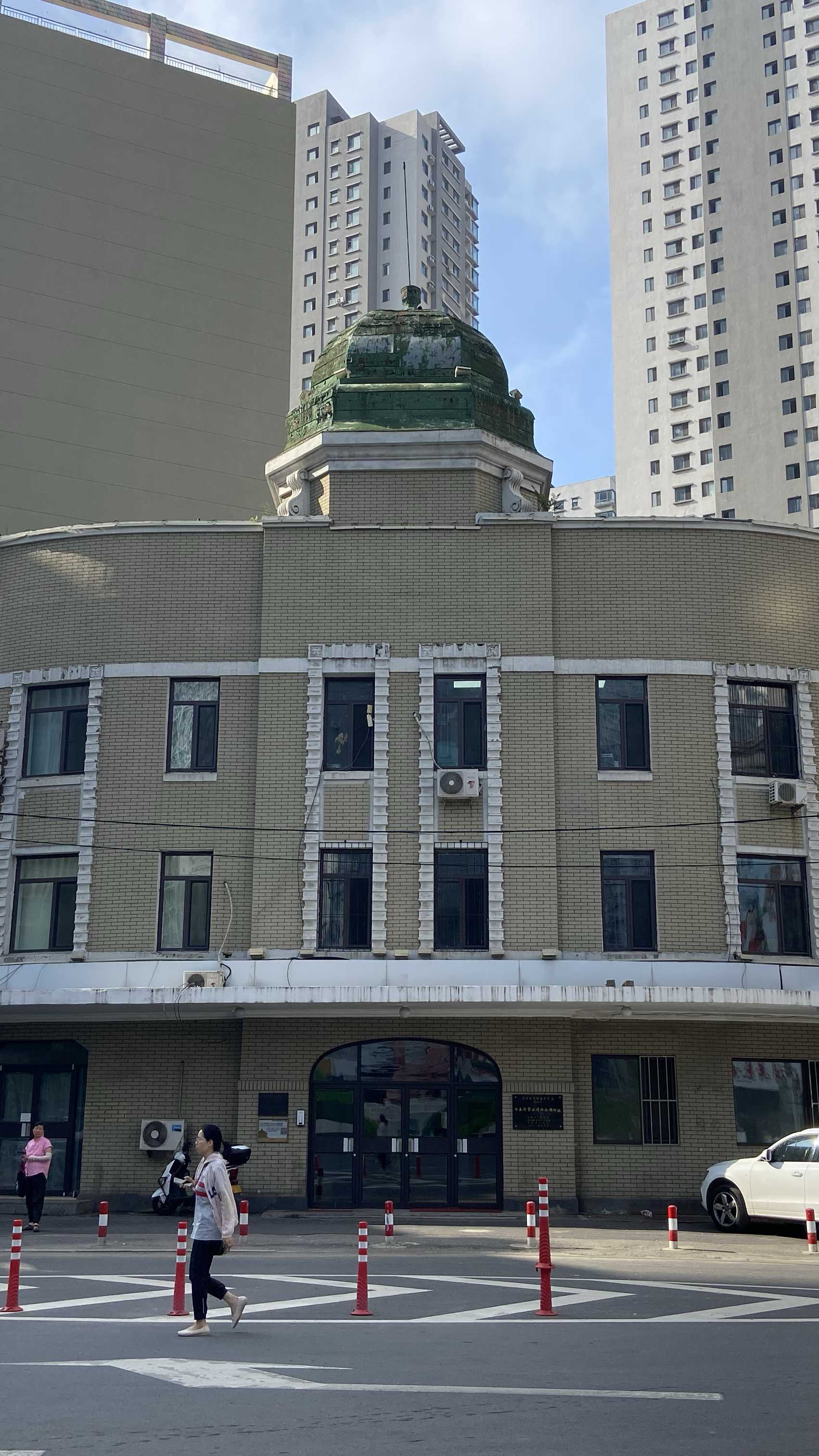 沈阳民主广场的两个建筑遗存之一,建于1931年的日本外贸公司旧址