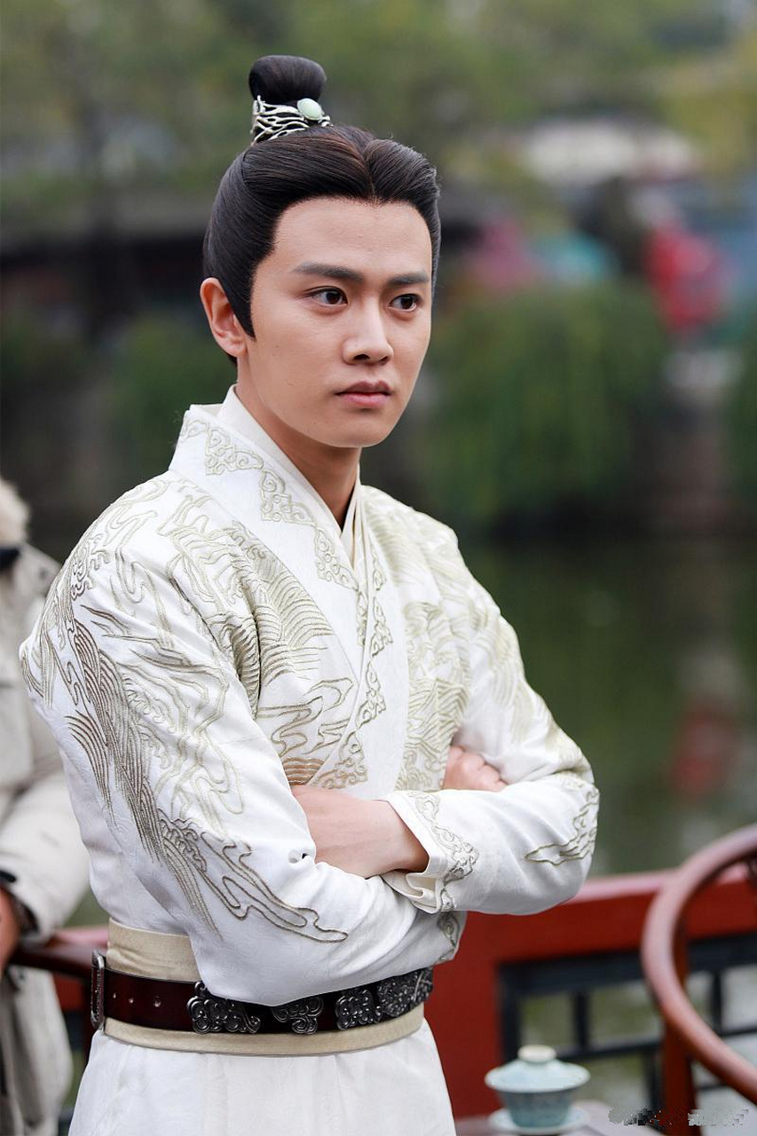 《锦衣之下》的陆大人,算不算是,任嘉伦古装的颜值巅峰?