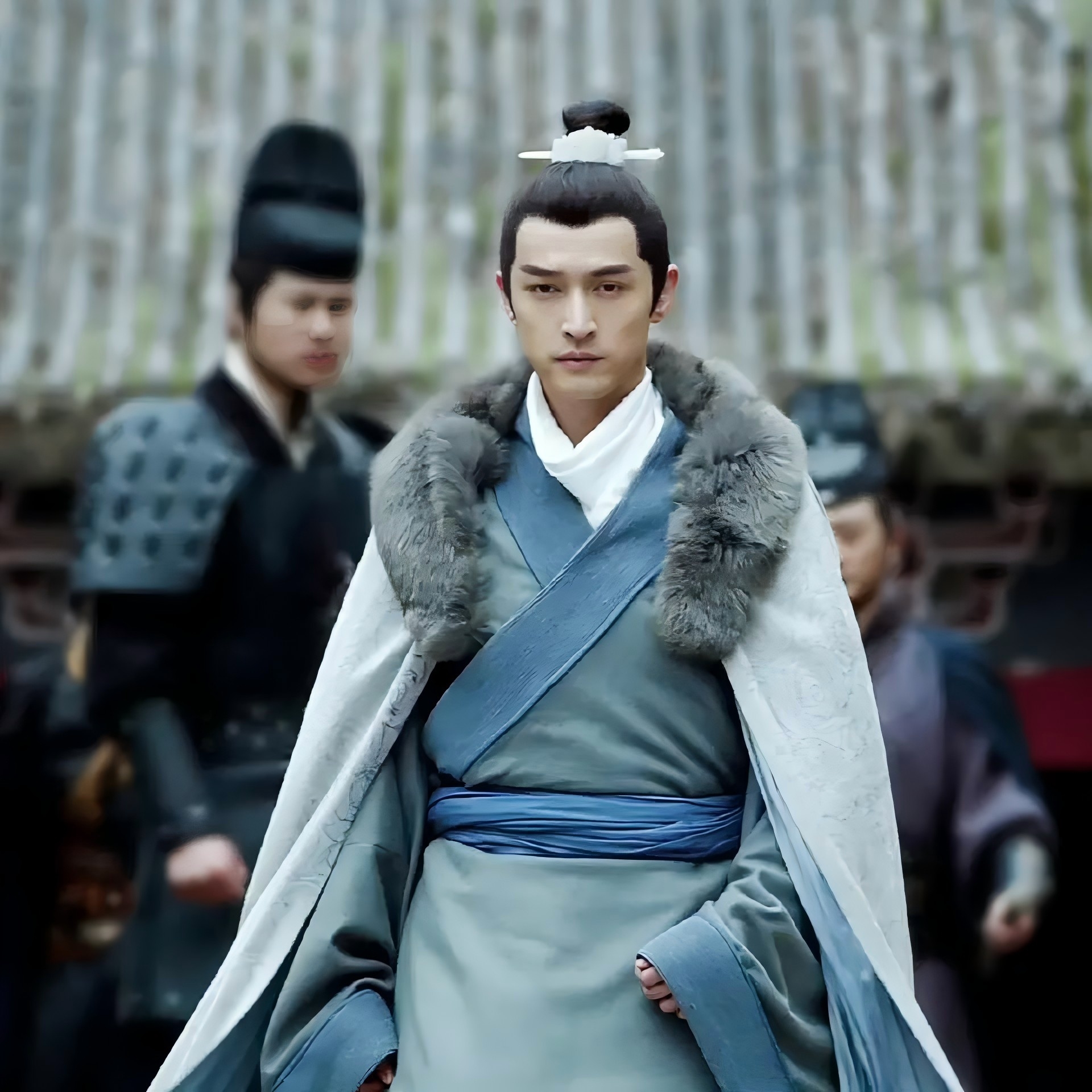 于是突然想起《琅琊榜》里,梅长苏在朝堂论礼结束后在城外送周老先生