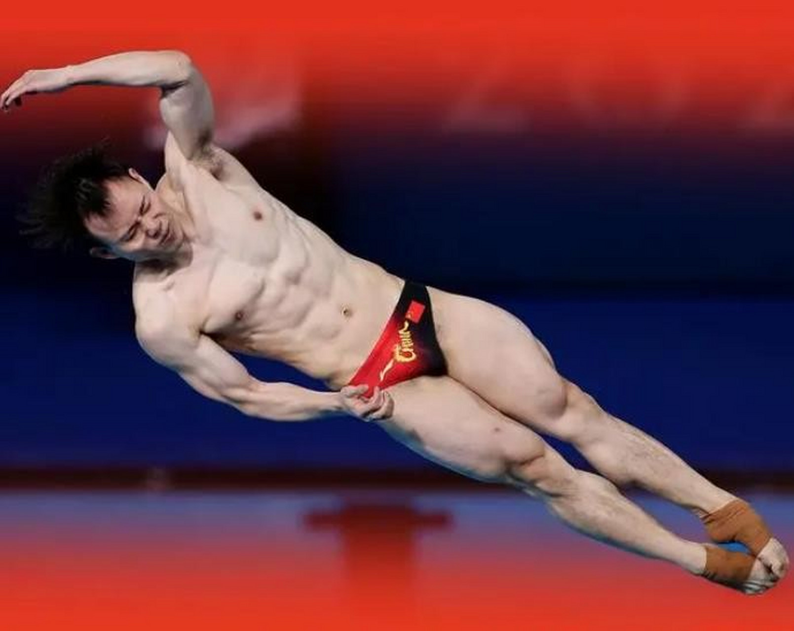 跳水男子3米板决赛中,中国老将谢思埸在男子三米板决赛中摘得金牌,另