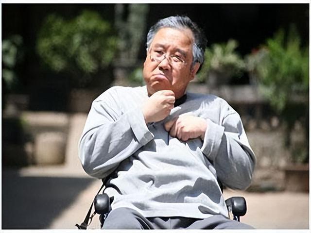 49岁男子无故突发脑梗,医生提醒中老年人:尽量少做这3件事