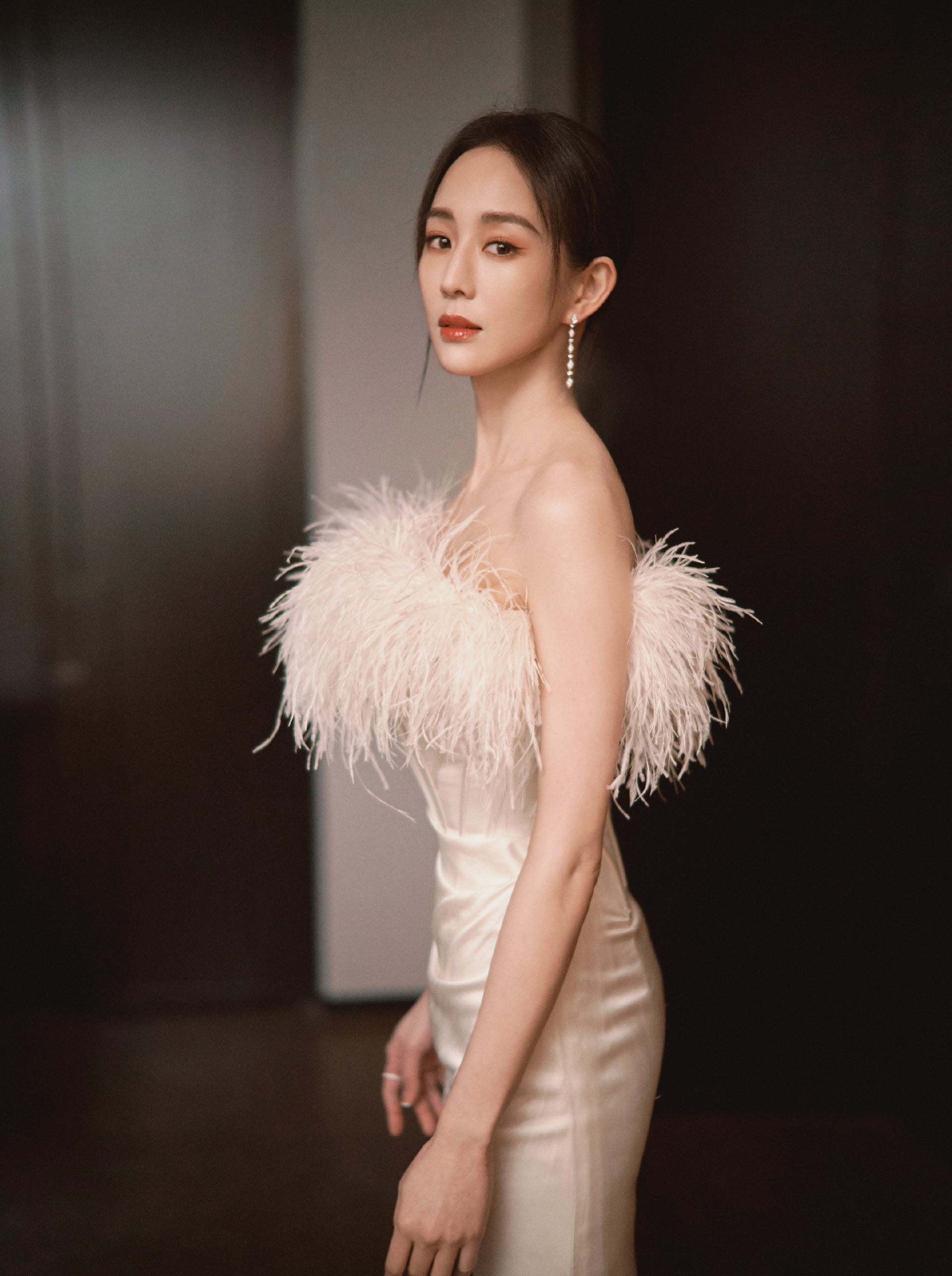 张钧甯经典白裙,如春日百合