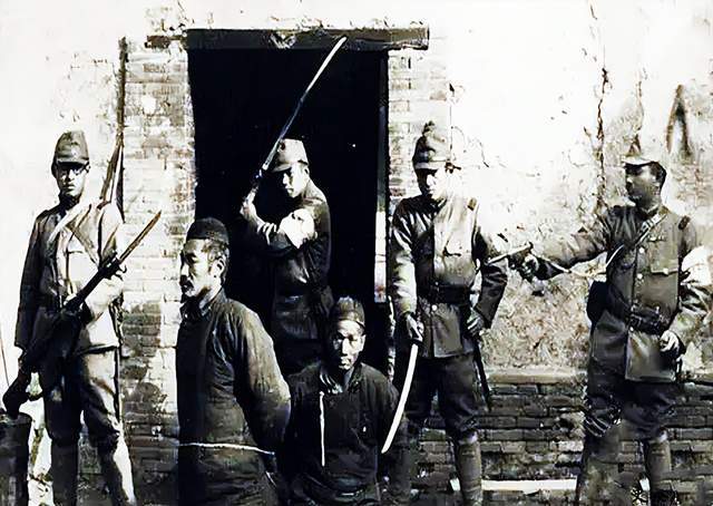 的脑袋图片日本鬼子扫荡图片日寇扫荡日军进犯小山村日军残暴扫荡图片