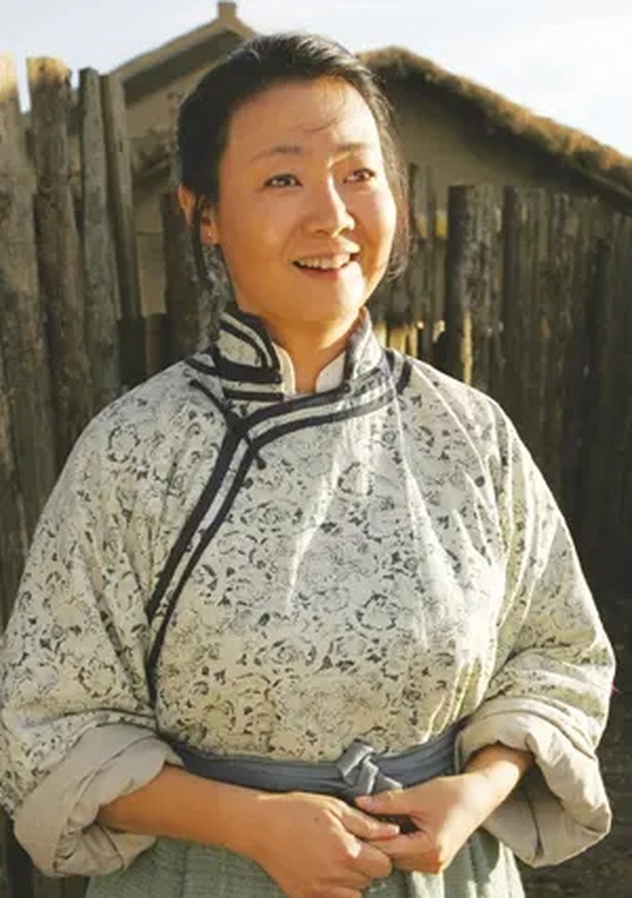 电视剧《闯关东》里的文他娘,没想到这么年轻漂亮,这就是演员,萨日娜