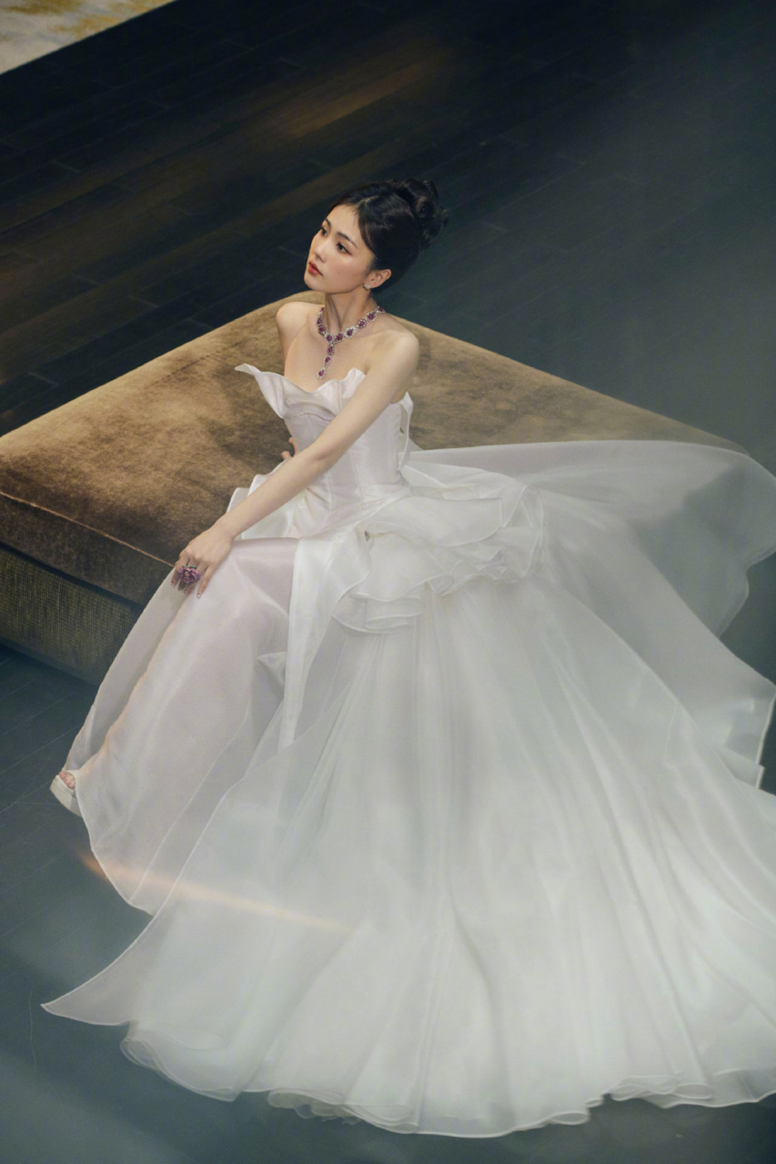 女明星们的白色公主裙造型