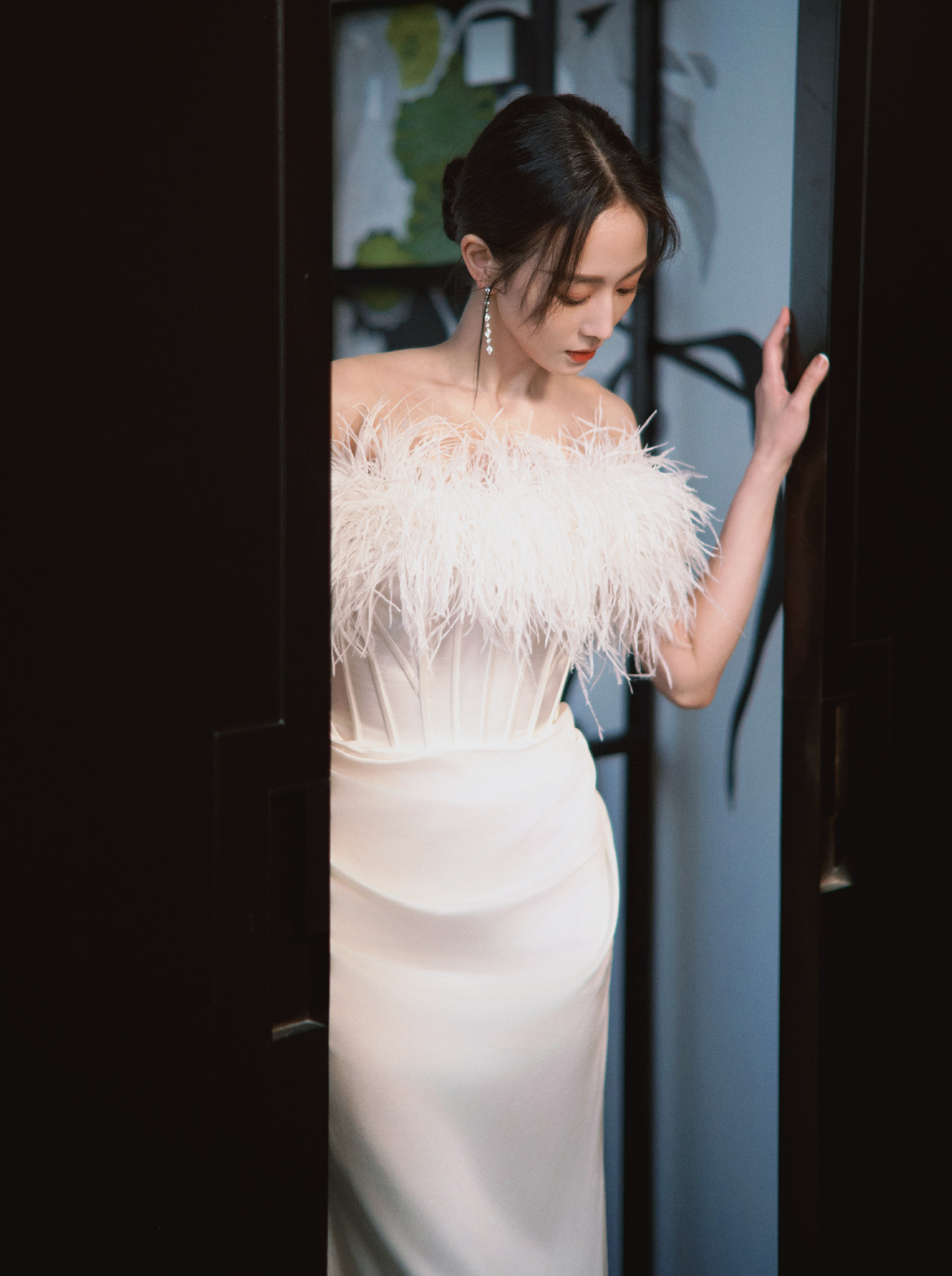 张钧甯经典白裙,如春日百合