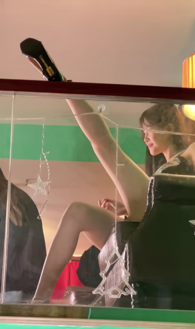 姐姐们在楼上玩什么呢