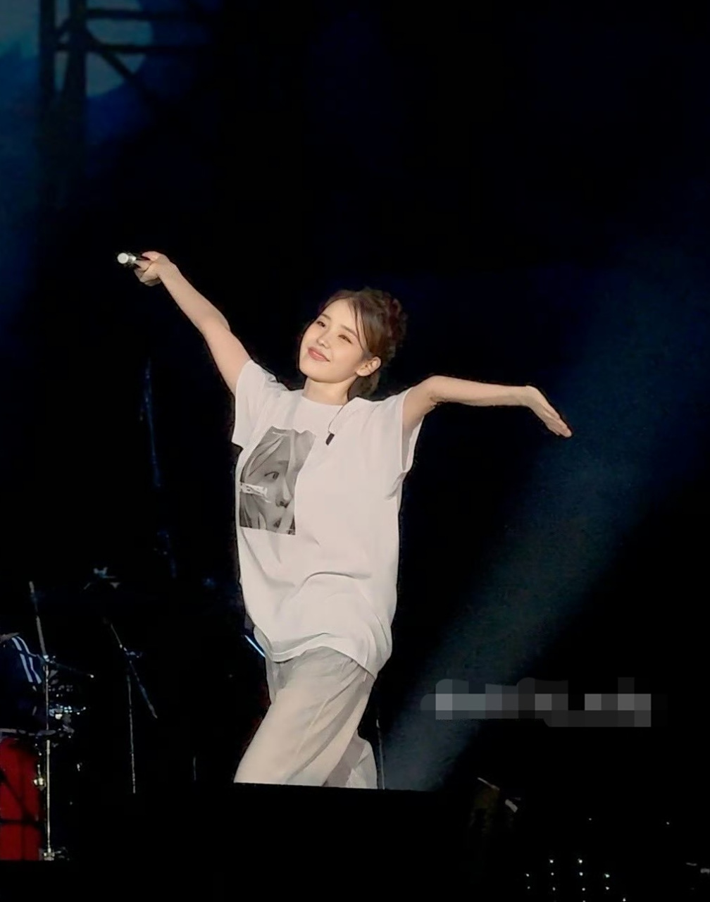 iu李知恩甜美舞台照抓拍,清纯可爱魅力四溢
