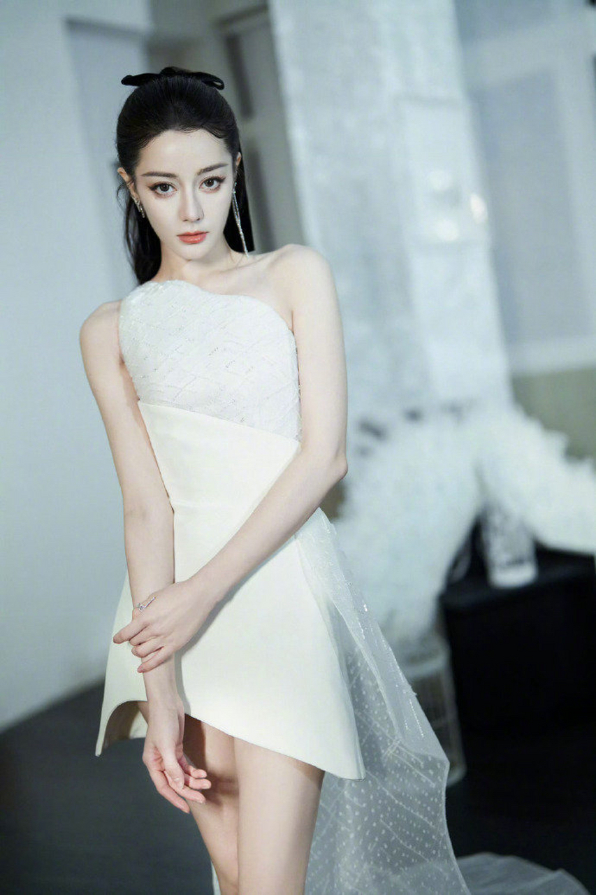 女明星们的白色公主裙造型