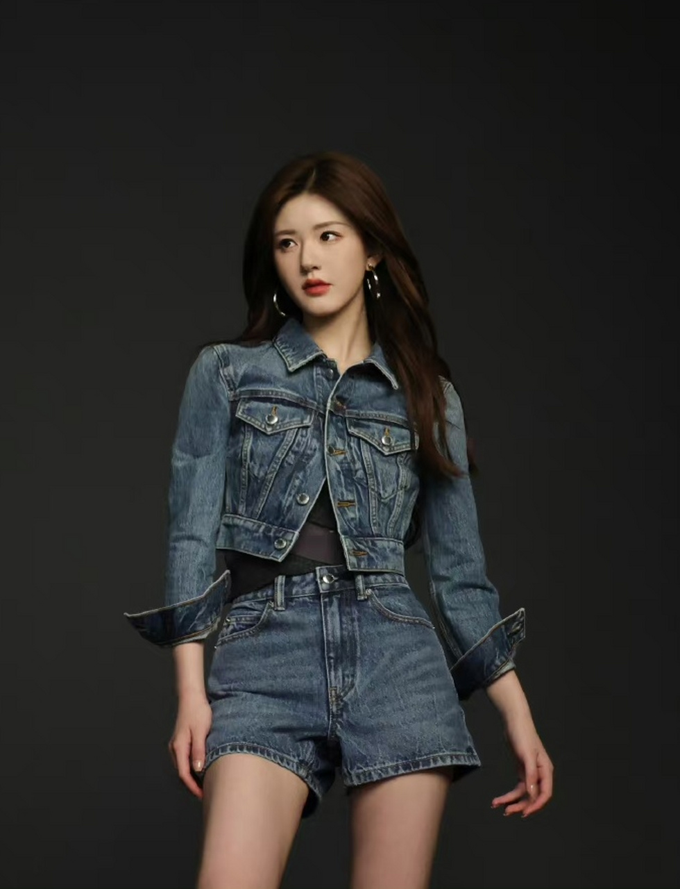 赵露思绝美穿搭合集,迷人气质与婀娜身姿让人心动!