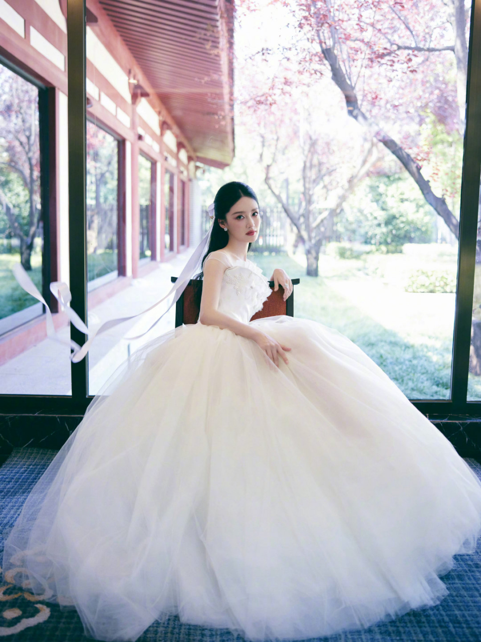 女明星们的白色公主裙造型