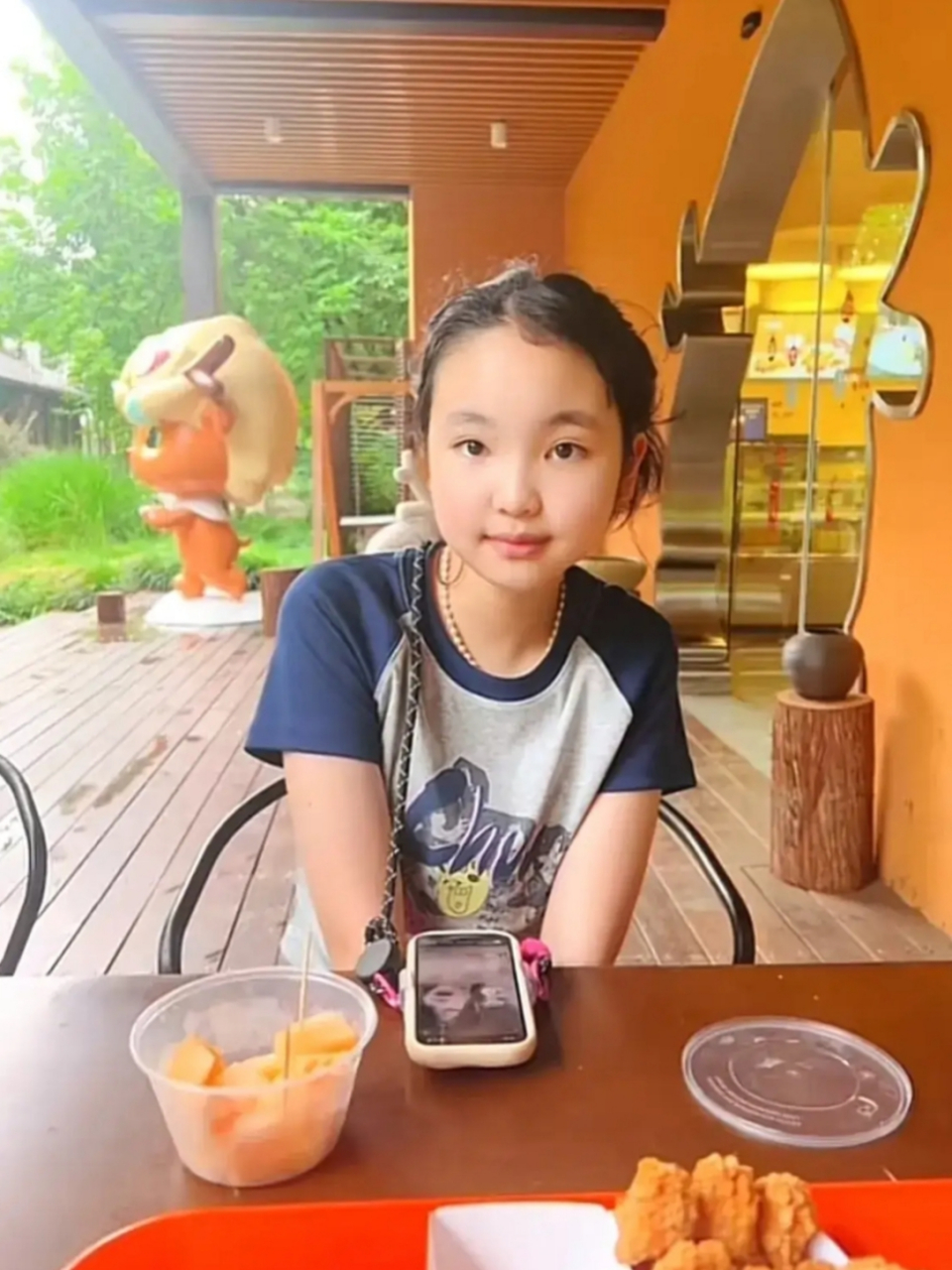 刘能的女儿长大了,小姑娘好漂亮.幸亏像妈妈.