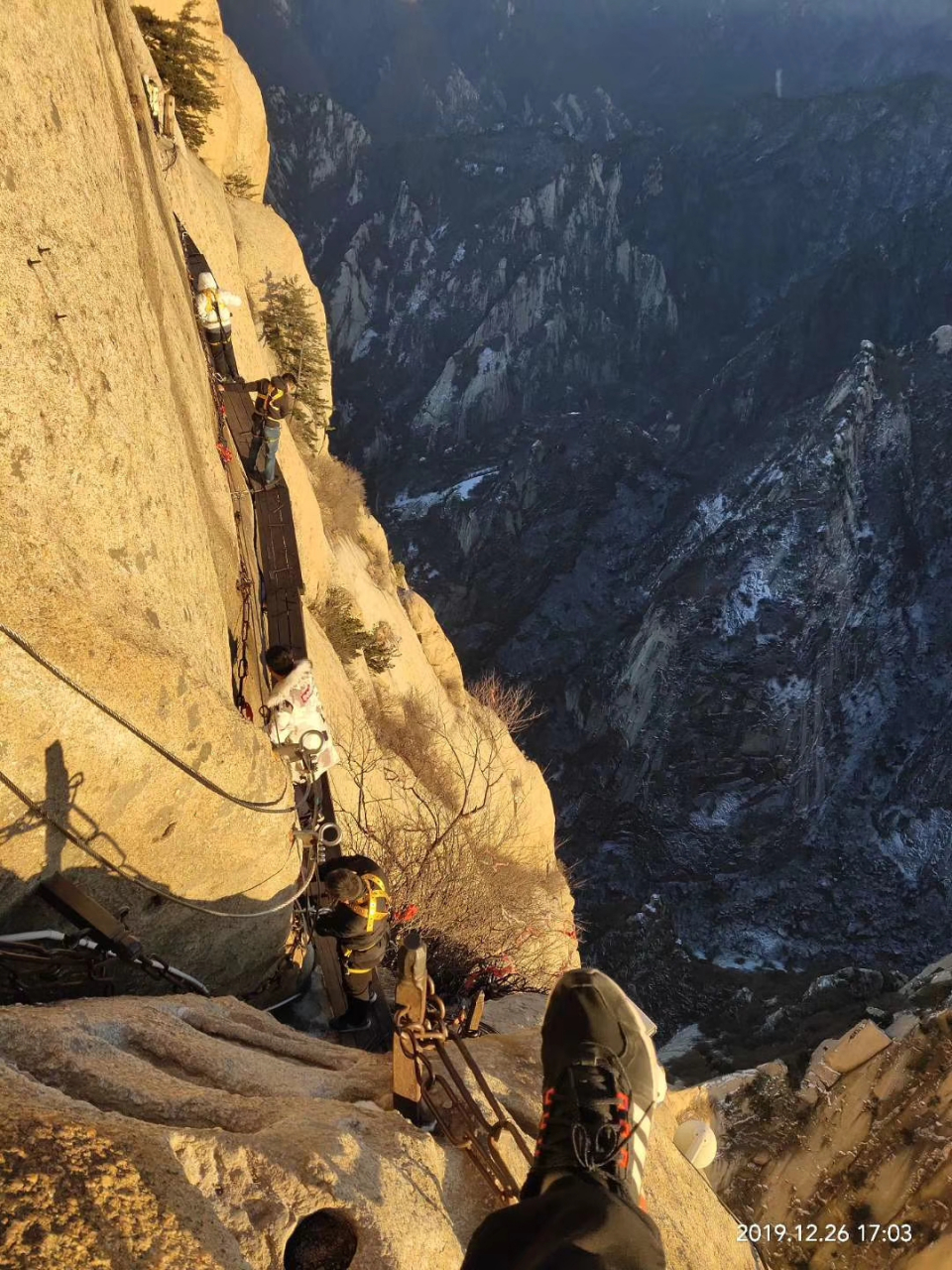 环陕西省旅行第14站:  华山第一天险-长空栈道  华阴市华山镇距华山