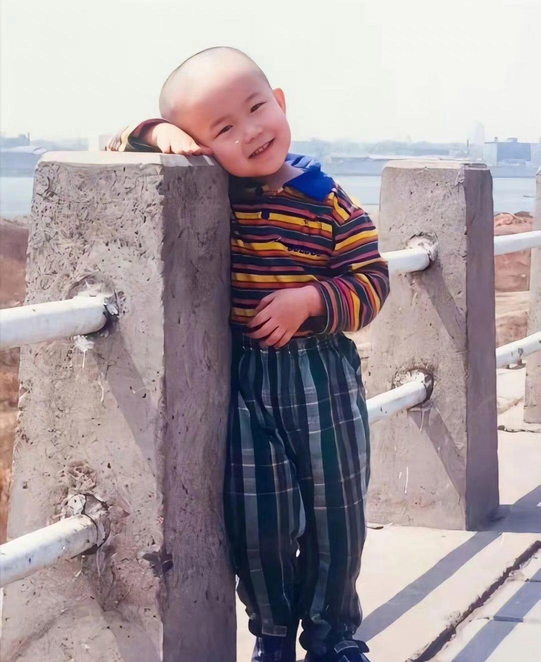 这可是现在的乒乓球世界冠军啊,一直 岳此赜写笸分 ,原来从小头就