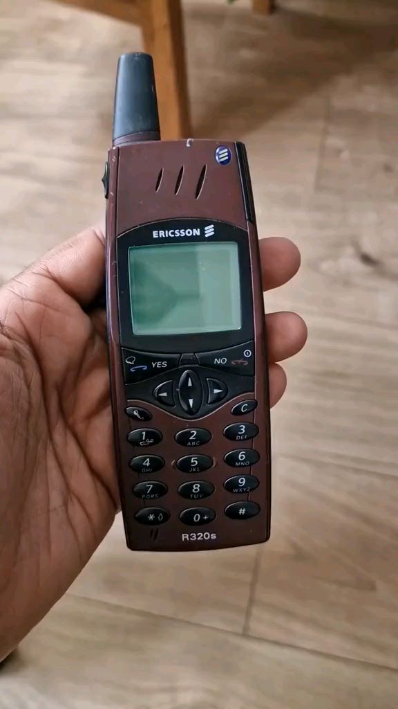 索尼爱立信r320手机