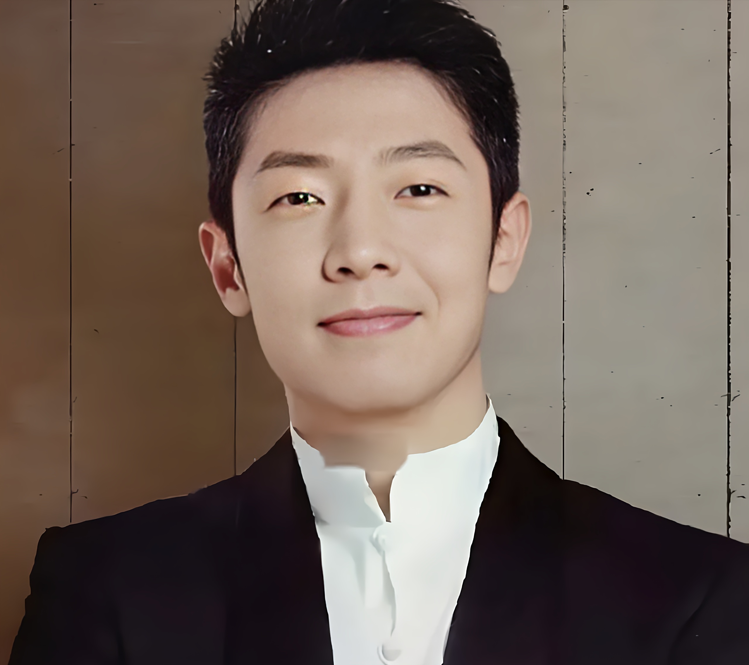 撒贝宁说,我从小是姥姥带大的,她八十几岁的时候,一次不小心跌倒了,把