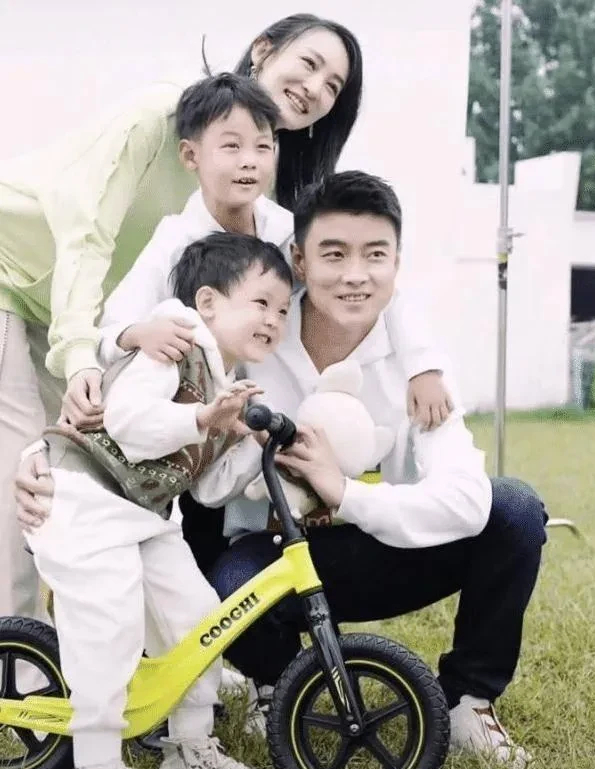王皓全家福 妻子闫博雅:身高1米76,从小练舞蹈,是一名舞蹈演员,与王皓