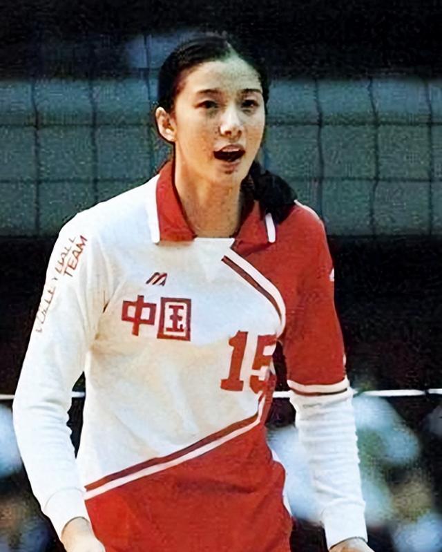 女排名将李月明:被誉为最美副攻,身高1.88米,二婚嫁给美国丈夫