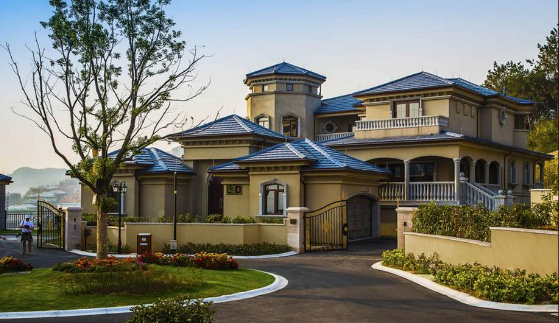 第1名,华侨城长江公馆:12000 元/㎡ 第2名,华侨城天鹅堡:12000 元㎡O