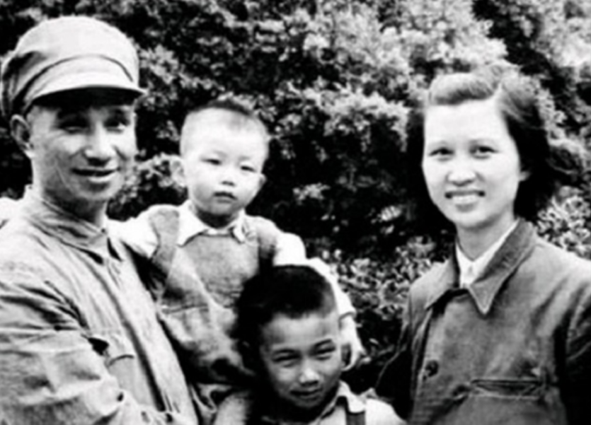 开国大将粟裕为子女工作"托关系,走后门",却得到了百姓的敬重