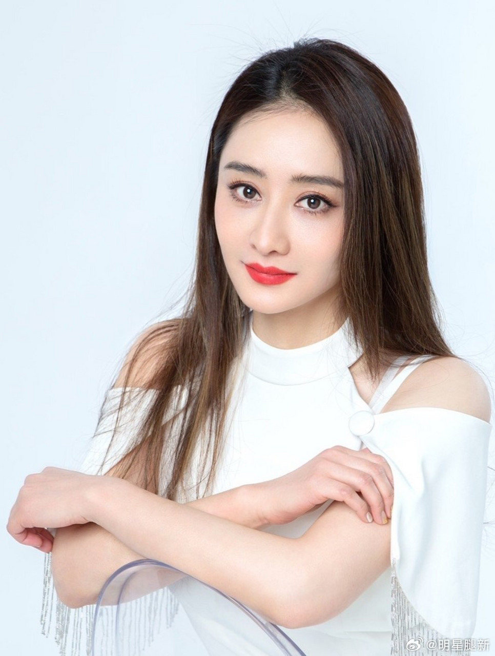 陈德容白裙美腿细高跟棚拍写真