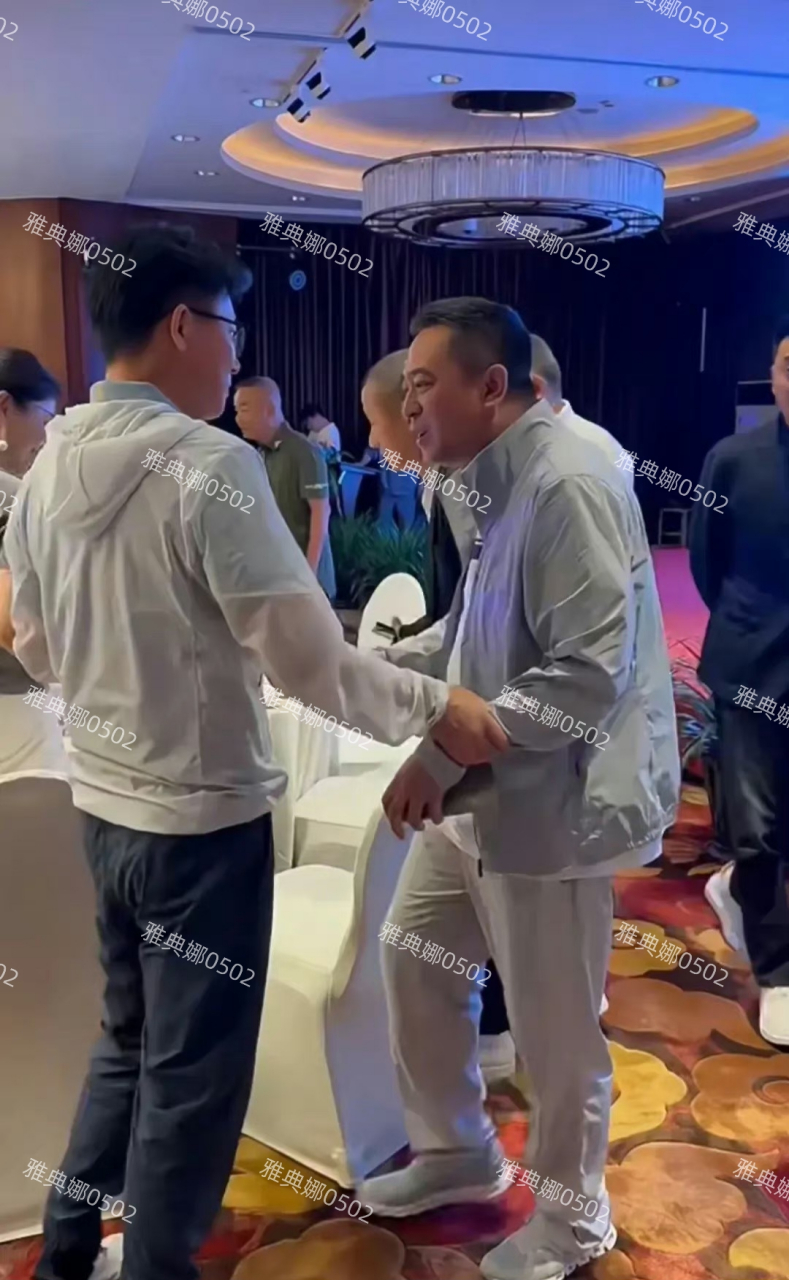 张嘉译和刘奕君居然同岁两人竟是同班同学