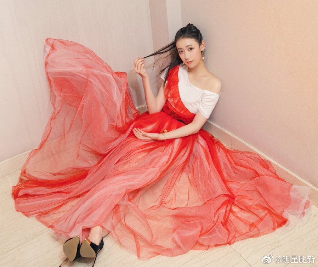 杨祺如的细高跟鞋底太美