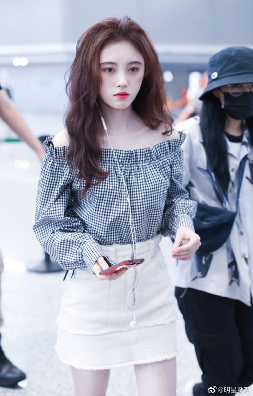鞠婧祎机场照