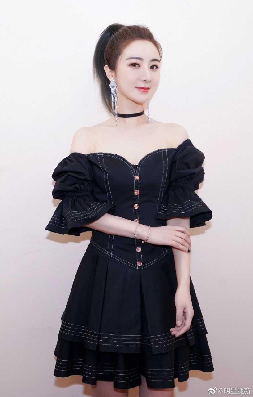 美女带货主播薇娅