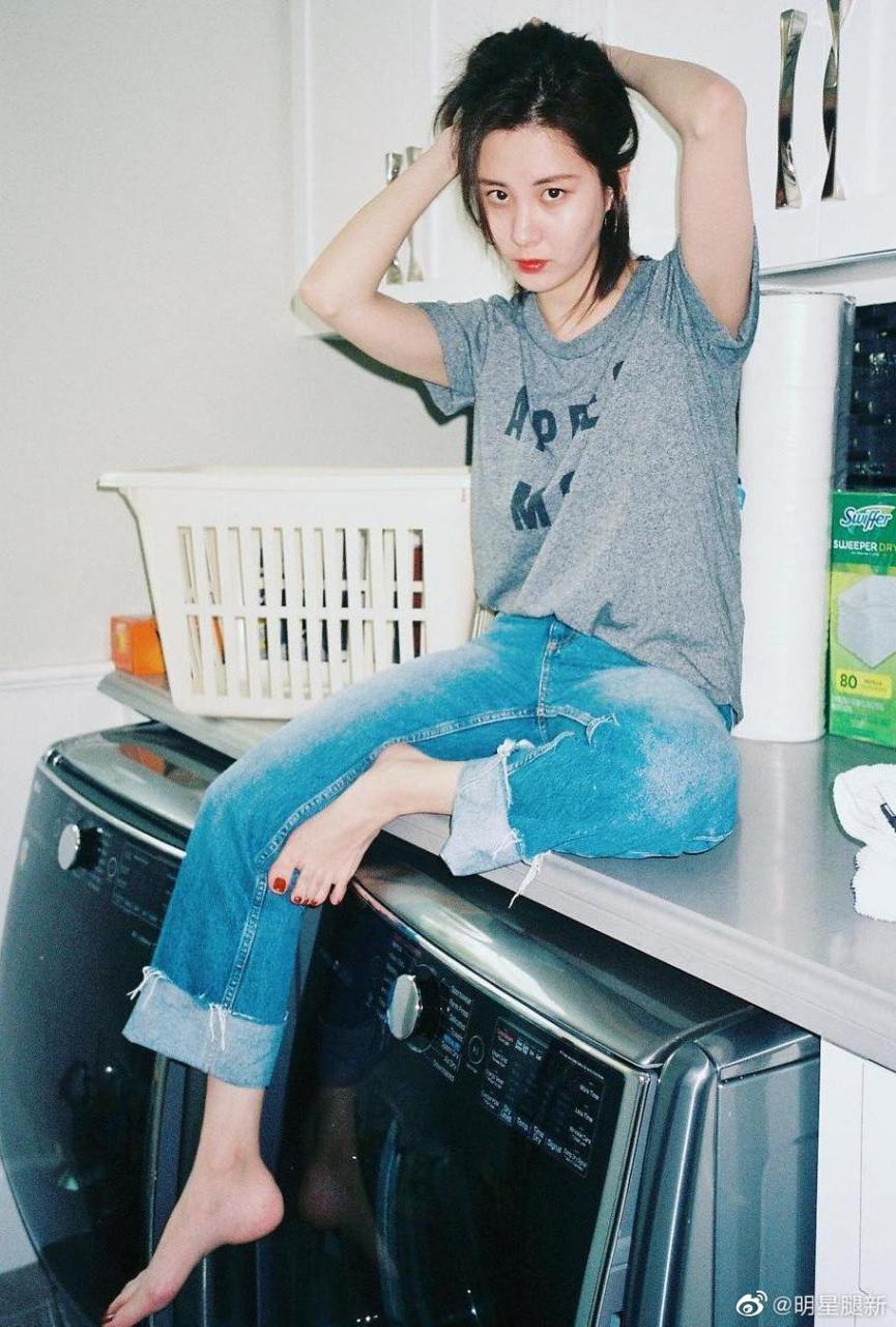 韩国艺人徐贤牛仔裤