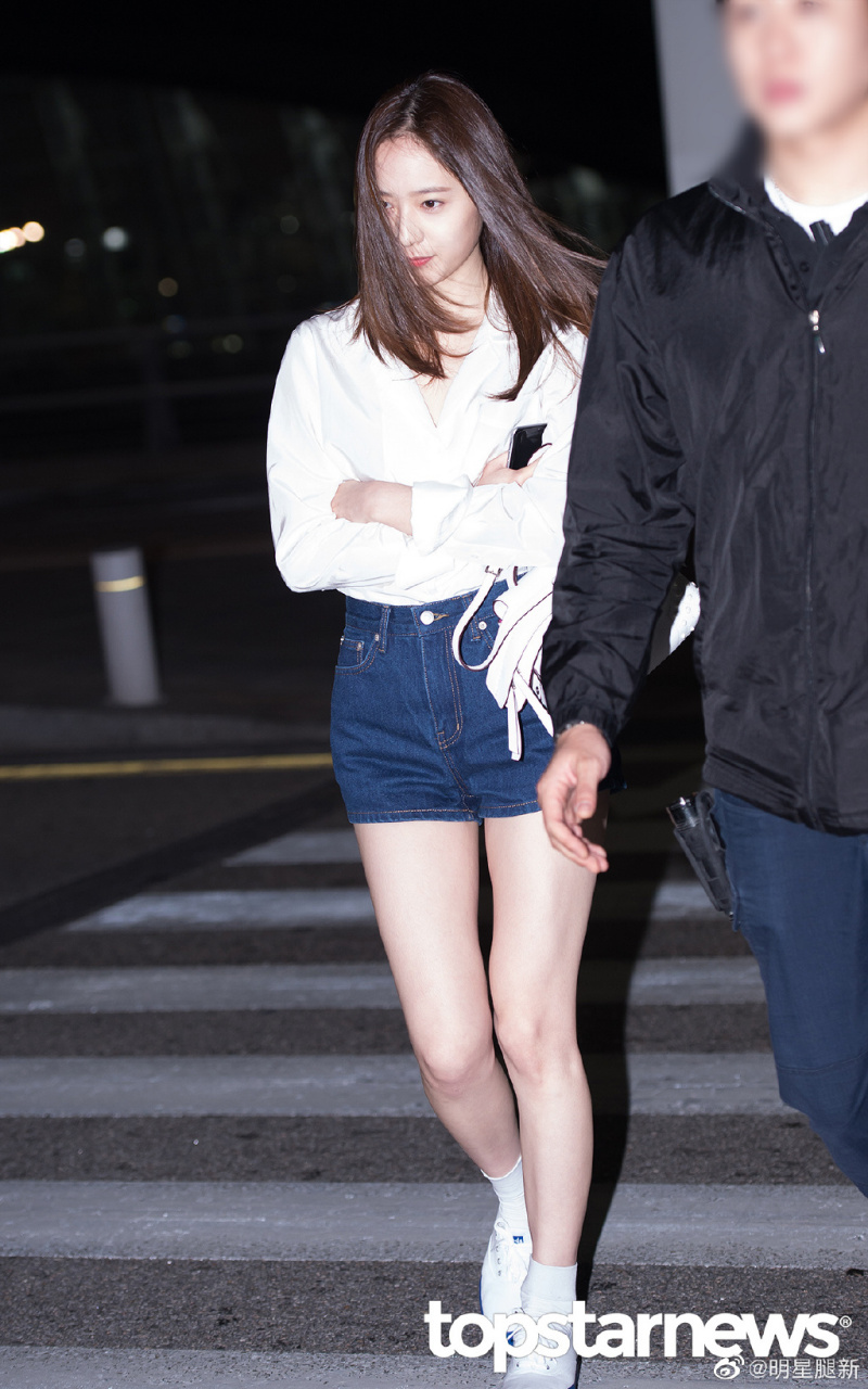 郑秀晶牛仔热裤白美腿街