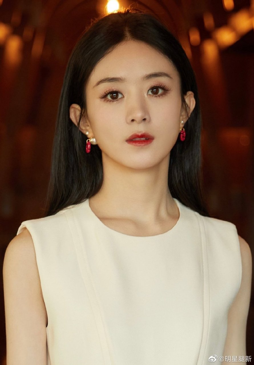 明星美女赵丽颖红唇艳丽玉腿