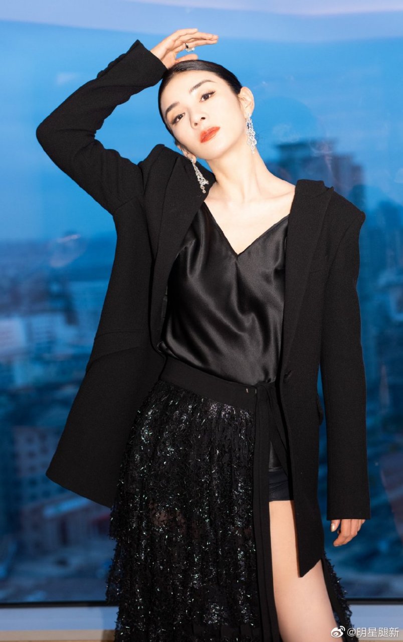 演员请就位黄奕肉色丝袜美腿媚力亮相