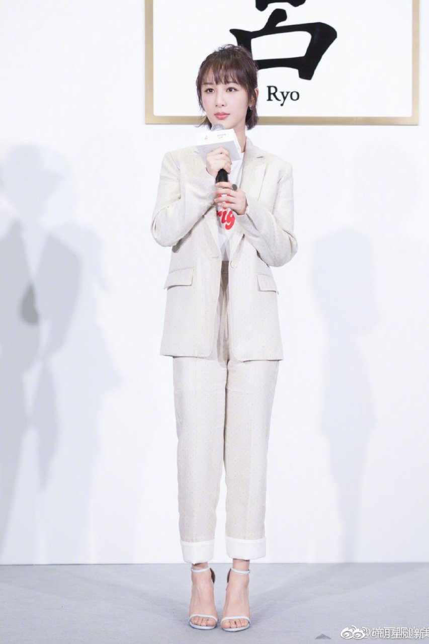 杨紫西服凉鞋高跟