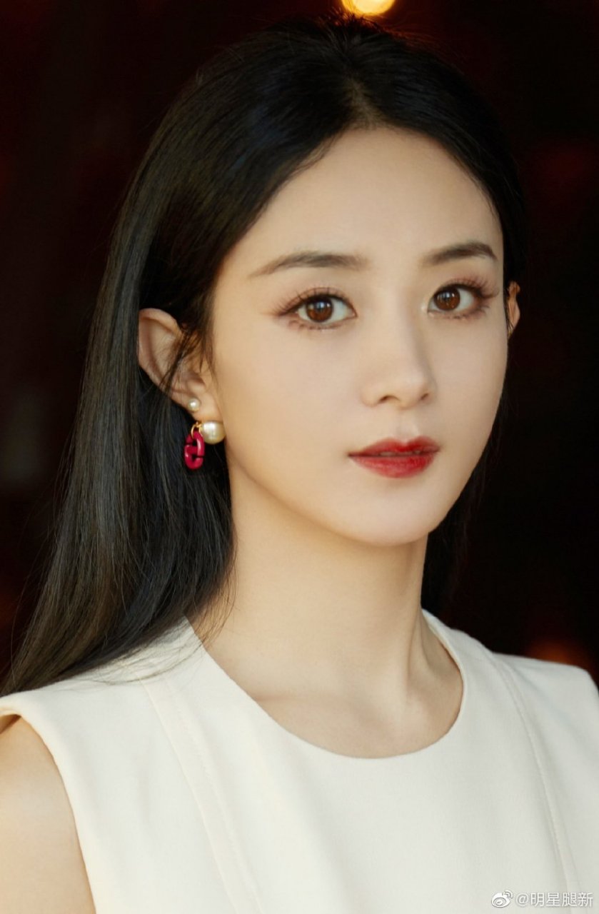 明星美女赵丽颖红唇艳丽玉腿