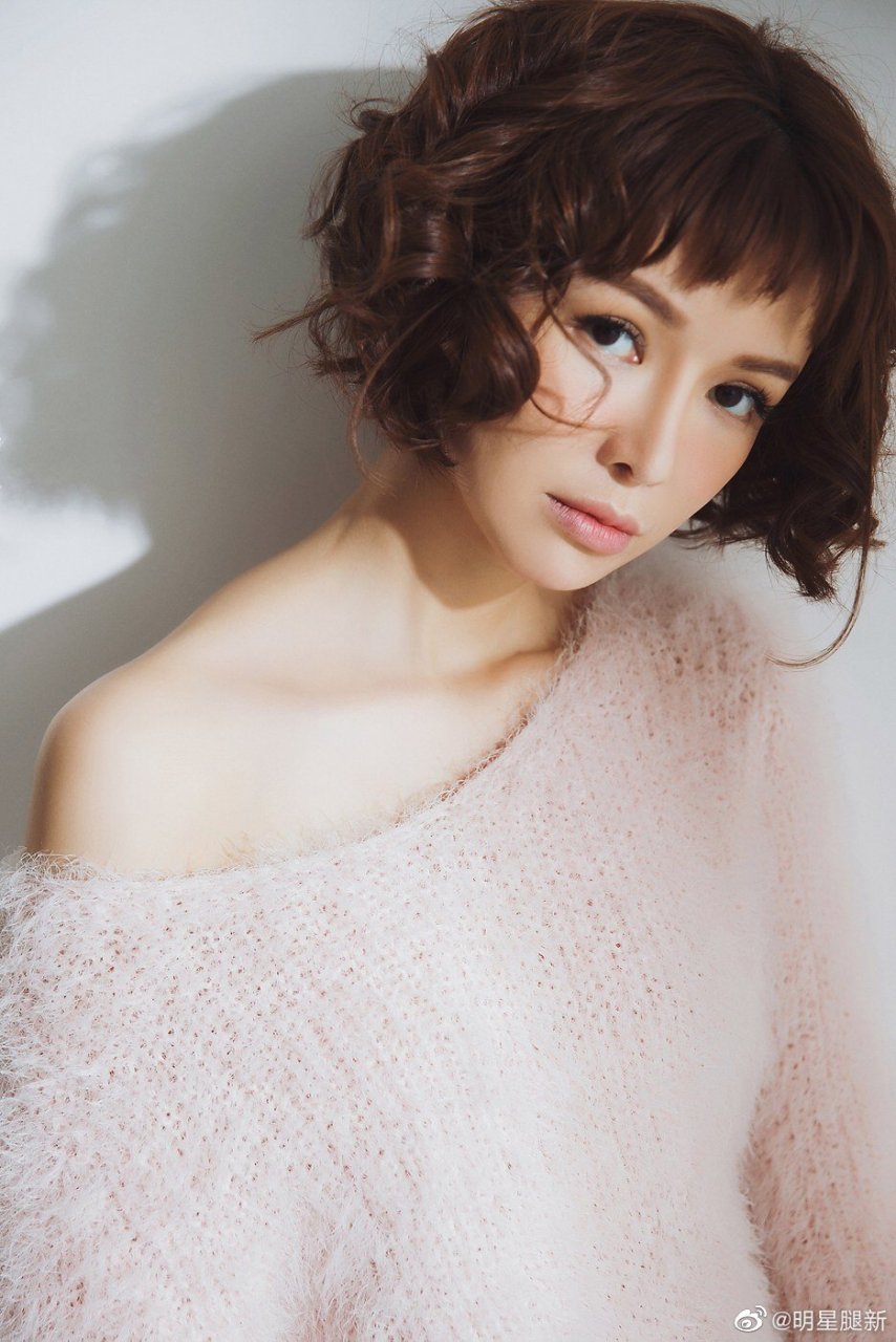 班嘉佳短发造型写真