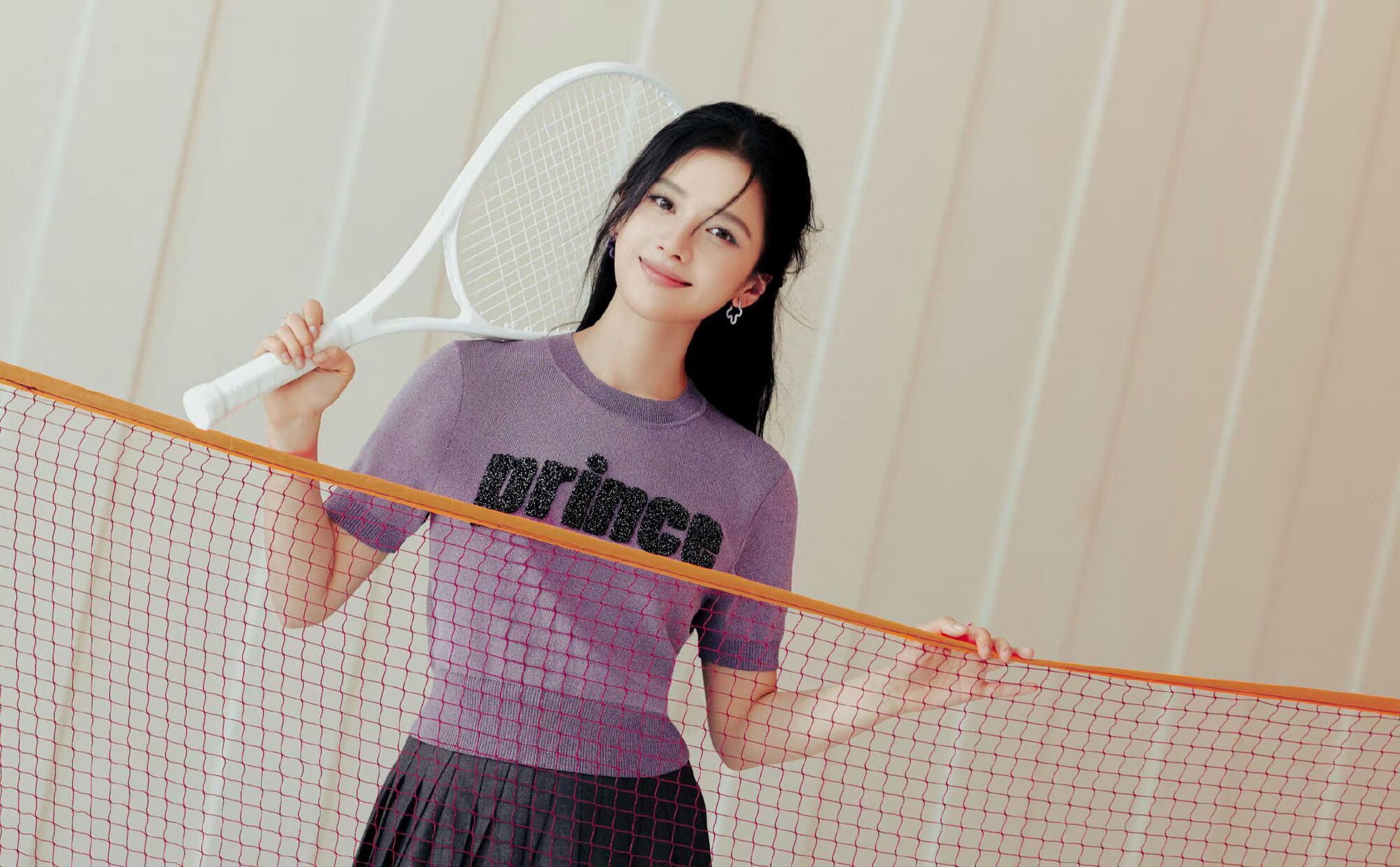 张婧仪,紫色短袖搭配黑色短裙,运动最美!