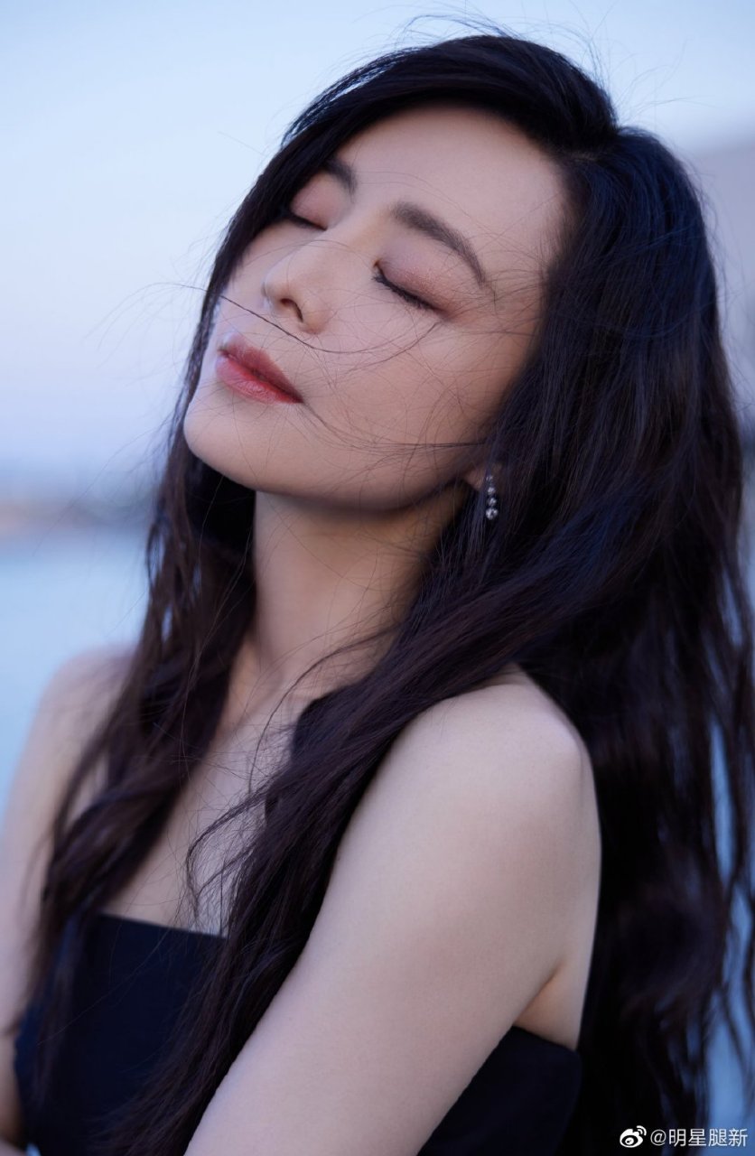 绝代风华张静初海边拍写真