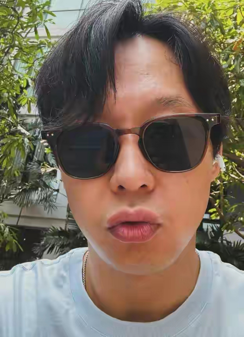 韩星朴有天放飞自我,发福明显还纹了大纹身,粉丝称他的纹身太夸张,他