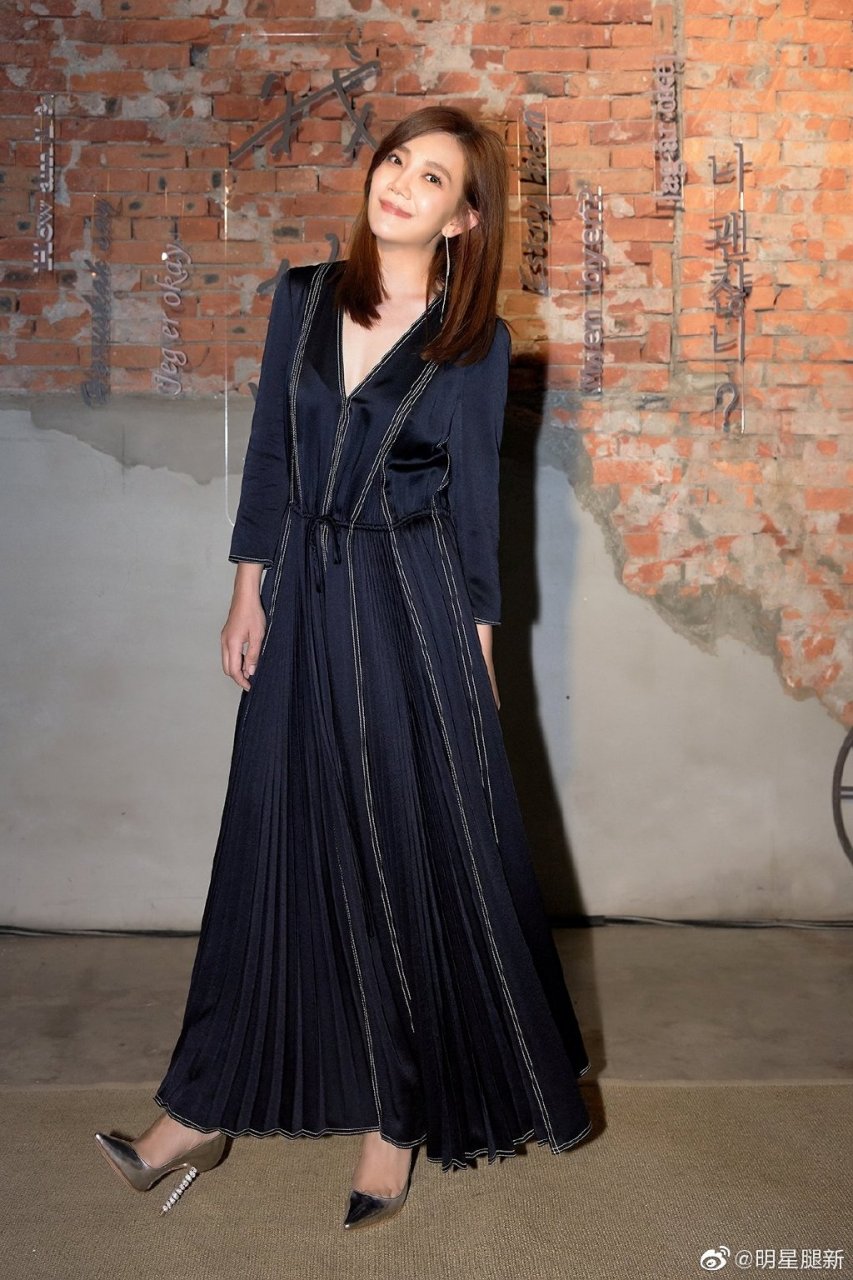 梁静茹的尖头高跟