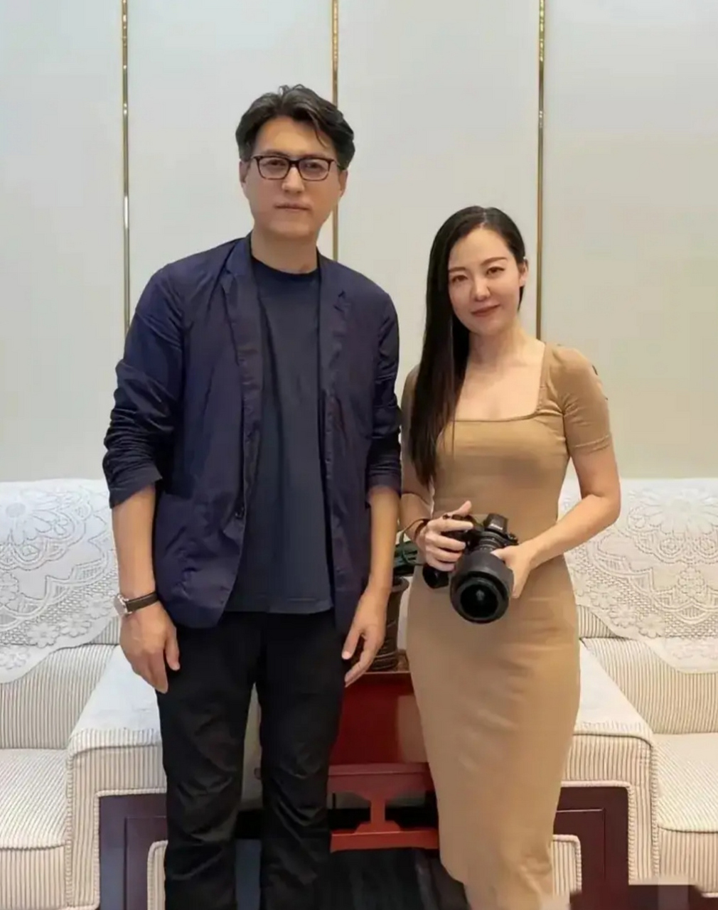 靳东老婆身高图片