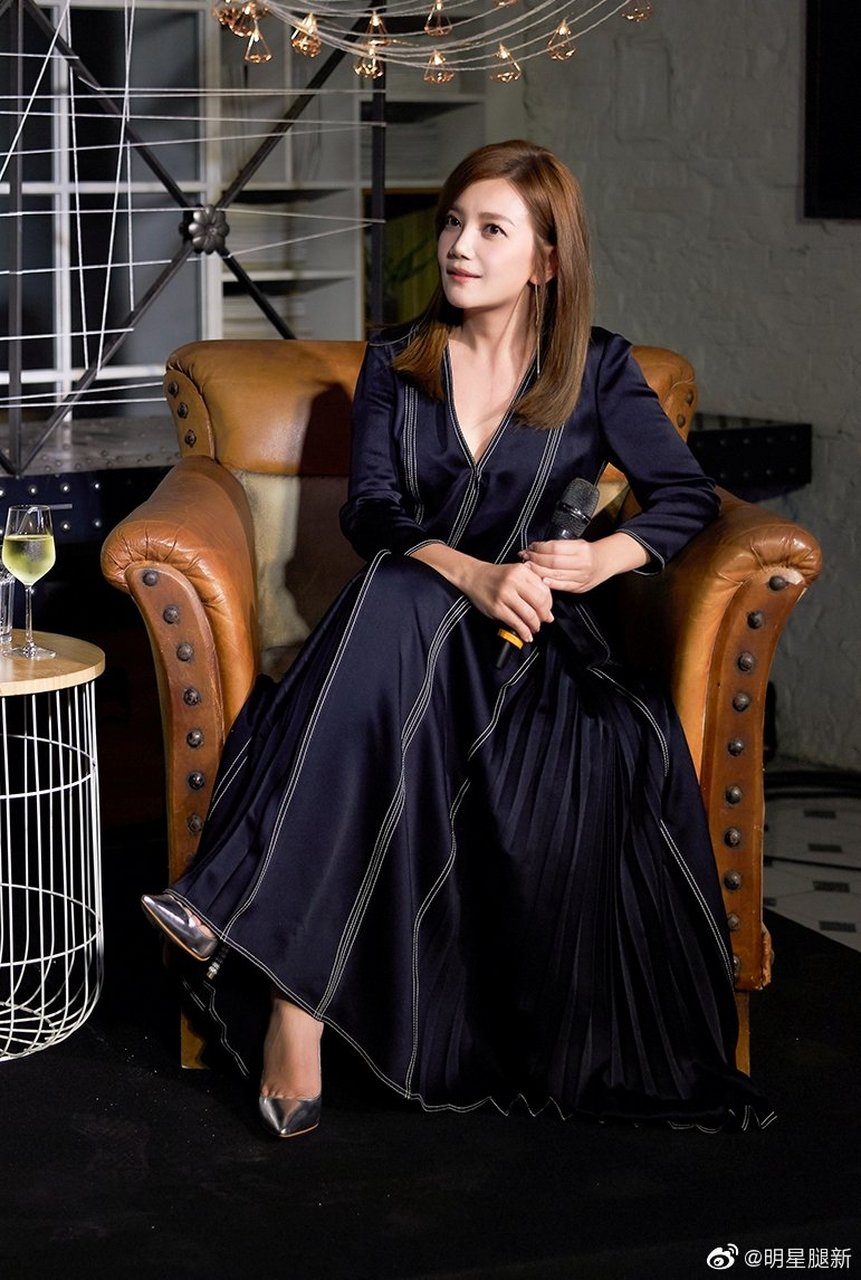 梁静茹的尖头高跟