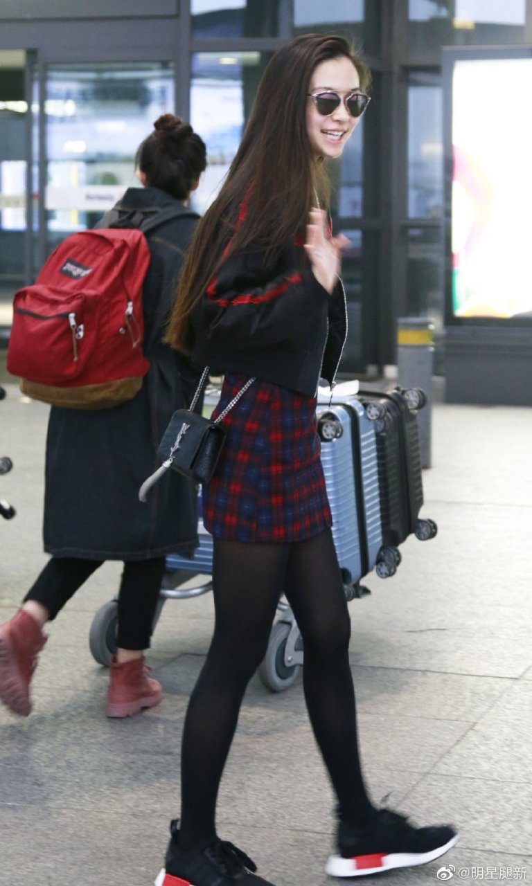 杨颖angelababy机场街拍厚黑丝袜