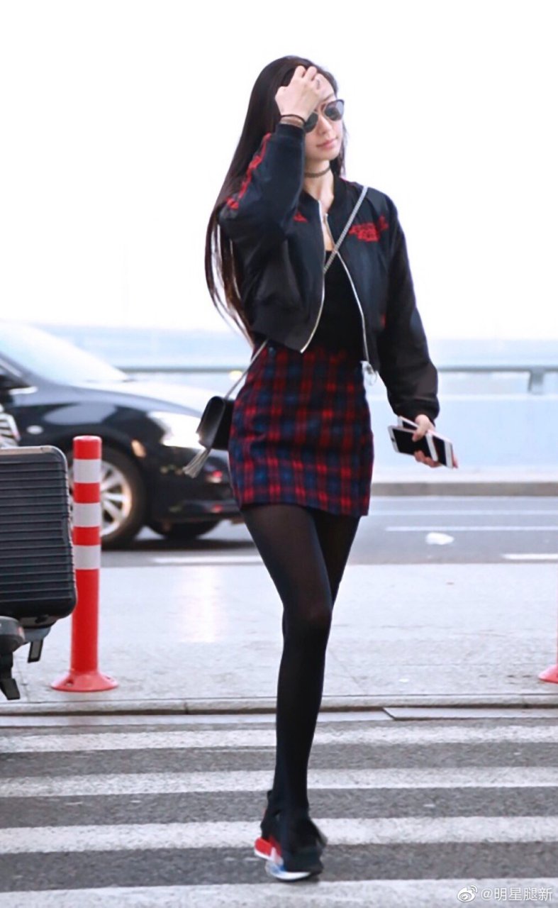杨颖angelababy机场街拍厚黑丝袜
