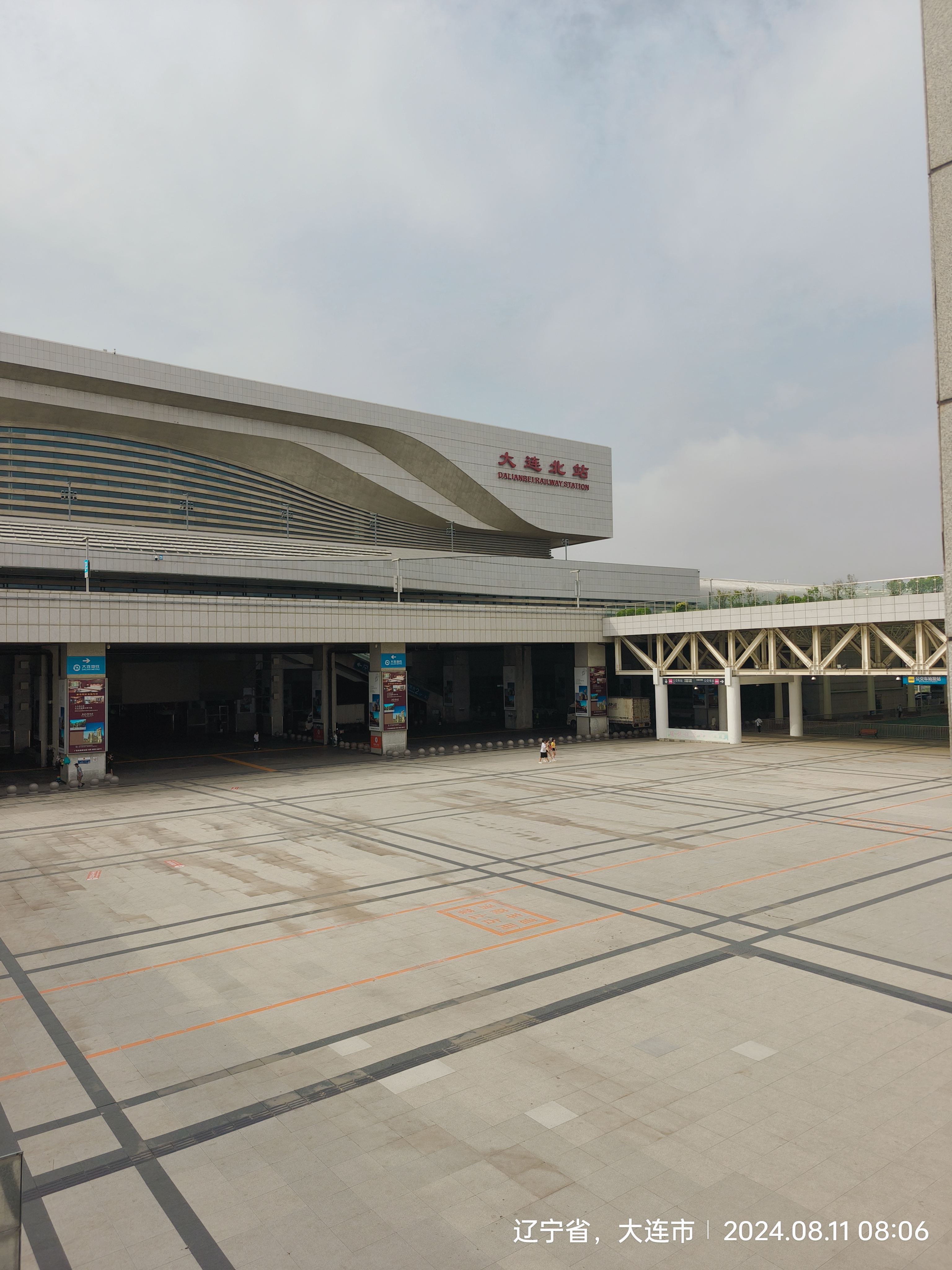 车程三个小时,两个城市温差不是很大,看天气预报那